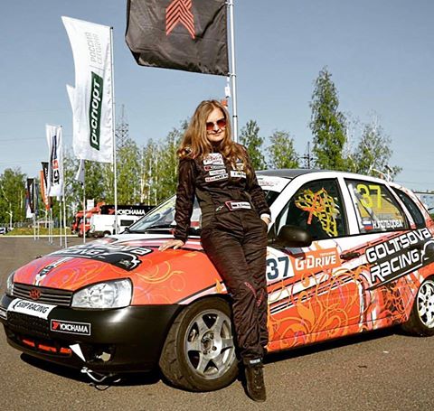 Команда Натальи Гольцовой в 1 этапе автогонок Чемпионата России стала серебряным призером